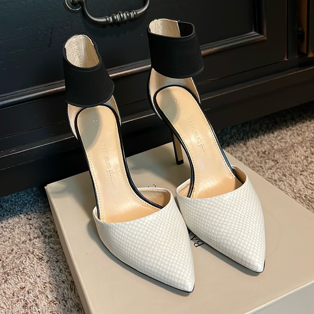 [NIB] Banana Republic - Malory stilettos, ⚪️⚫️ 6.5